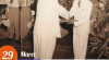 Foto Ketua Fakultas Sastra Universitet Indonesia (Universitas Indonesia) Prof. Prijono menerima Hadiah Stalin untuk Perdamaian Internasional dari Prof. Chikonov dari Soviet Rusia di Hotel Darma Nirmala, 29 Maret 1955.