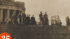 Foto Suasana Upacara Militer di Tugu Peringatan di Melbourne, Australia pada Anzac Day, 25 April 1944.